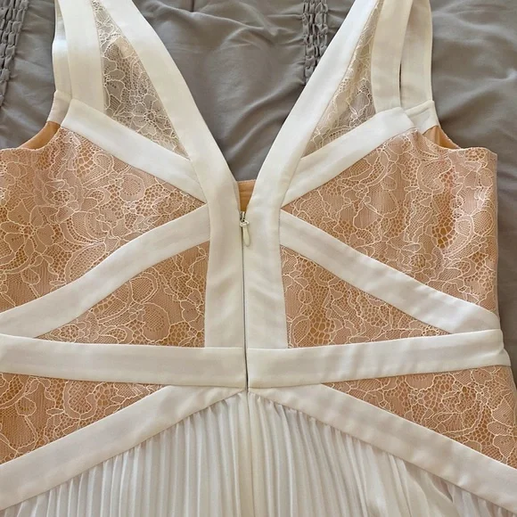 Beautiful, almost new BCBG dress for special occasions! - Picture 5 of 11